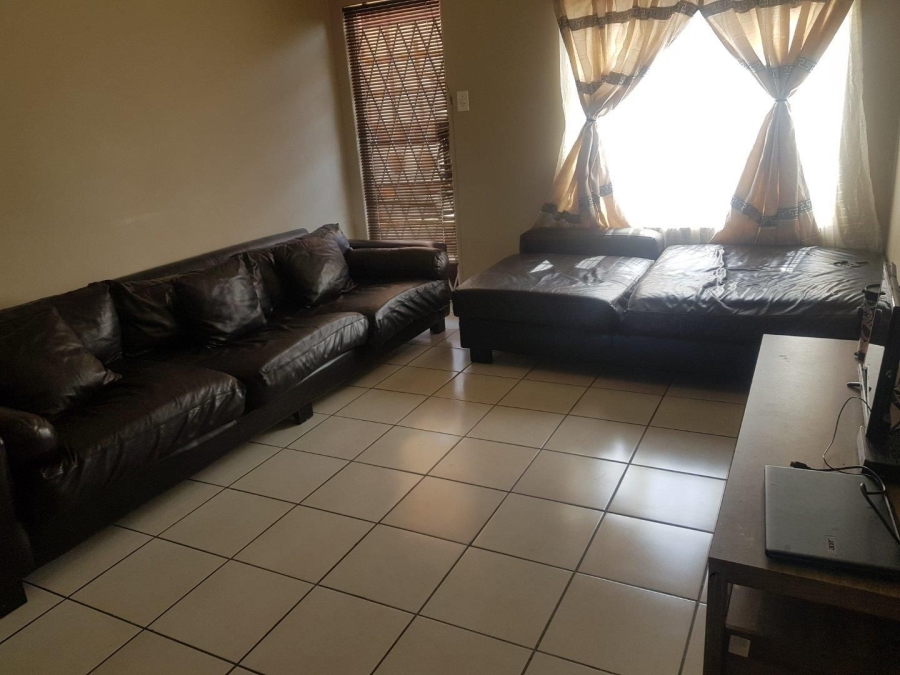 2 Bedroom Property for Sale in Kannoniers Park North West